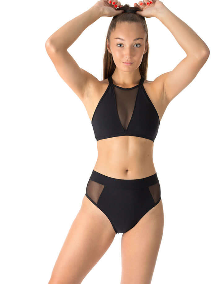 Svart sport-bh med meshdetaljer och matchande högmidjade träningsshorts i mesh.