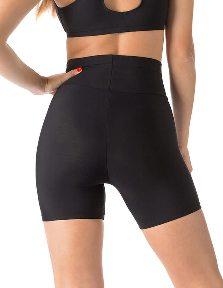 Svarta korta tights i stretchigt material med hög midja och slät passform.