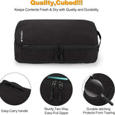 Svart resekub i nylon med dubbla dragkedjor och bärhandtag, robust sömnad.