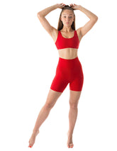 Röda korta träningsleggings med hög midja och smal passform i stretchmaterial.