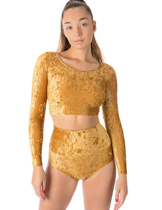 Kortärmad lyxig sammetstopp i guldig nyans med rund halsringning.