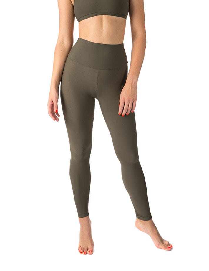 Högmidjade sportiga yogaleggings i khakigrönt med tight passform och mjukt material.