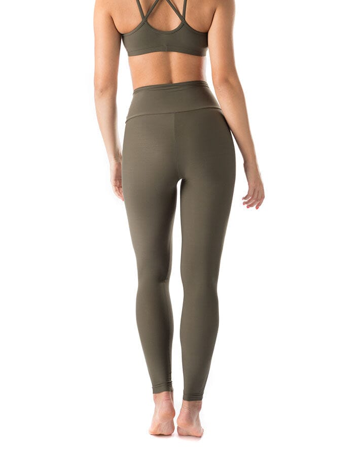 Mörkgrå högmidjade yogaleggings i mjukt stretchmaterial med slät finish.