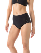 Svarta Mandy Pole Shorts med hög midja och smidig, stretchig passform, liten logga på vänster ben.