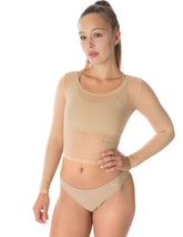 Beige mesh crop top med långa ärmar och rund halsringning på modell.