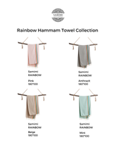 Beige hammamhandduk i lättvikt med diamantmönster och subtila regnbågsränder.