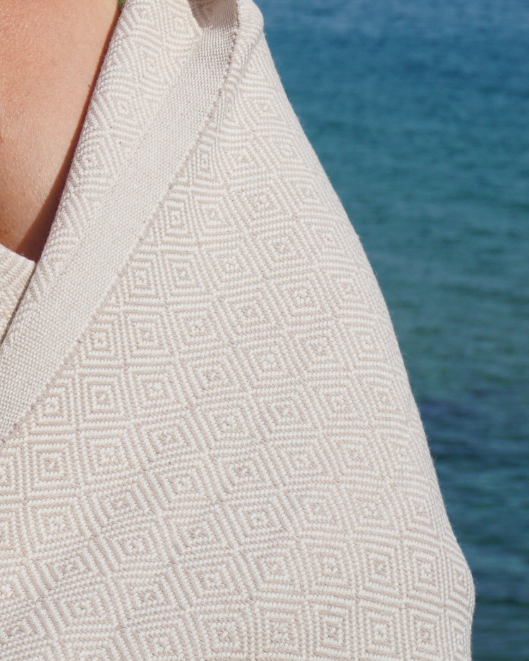Beige Diamant Hammam handduk med geometriskt mönster, lätt och kompakt strandhandduk.