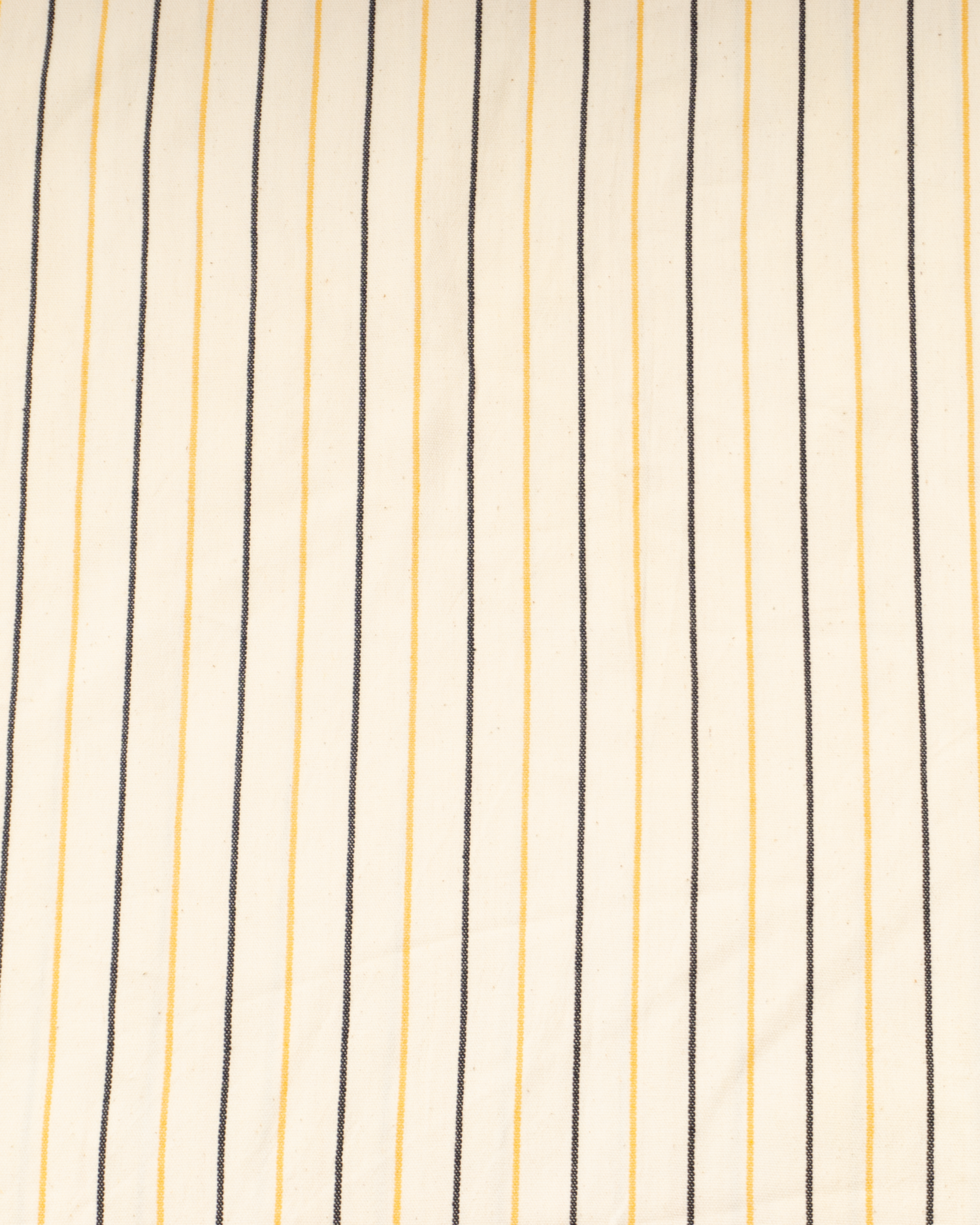 Vit och gulrandig hooded strandponcho i återvunnen bomull, herrmodell.