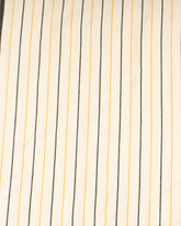 Randig strandponcho i gul och vitt med huva i återvunnet bomullsmaterial.