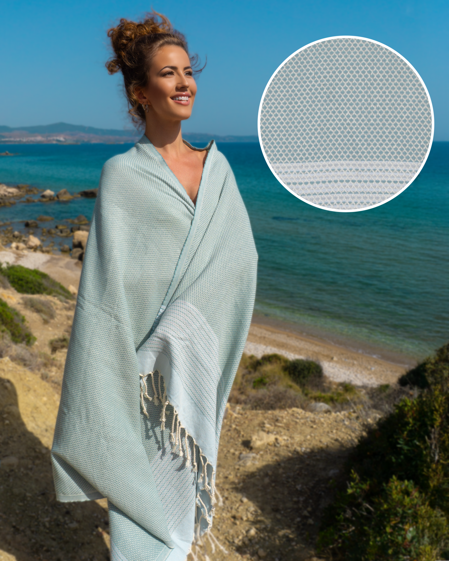 Ljusblå mintfärgad turkisk hammam strandhandduk i bomull med vit kant och fransar, lätt och absorberande.