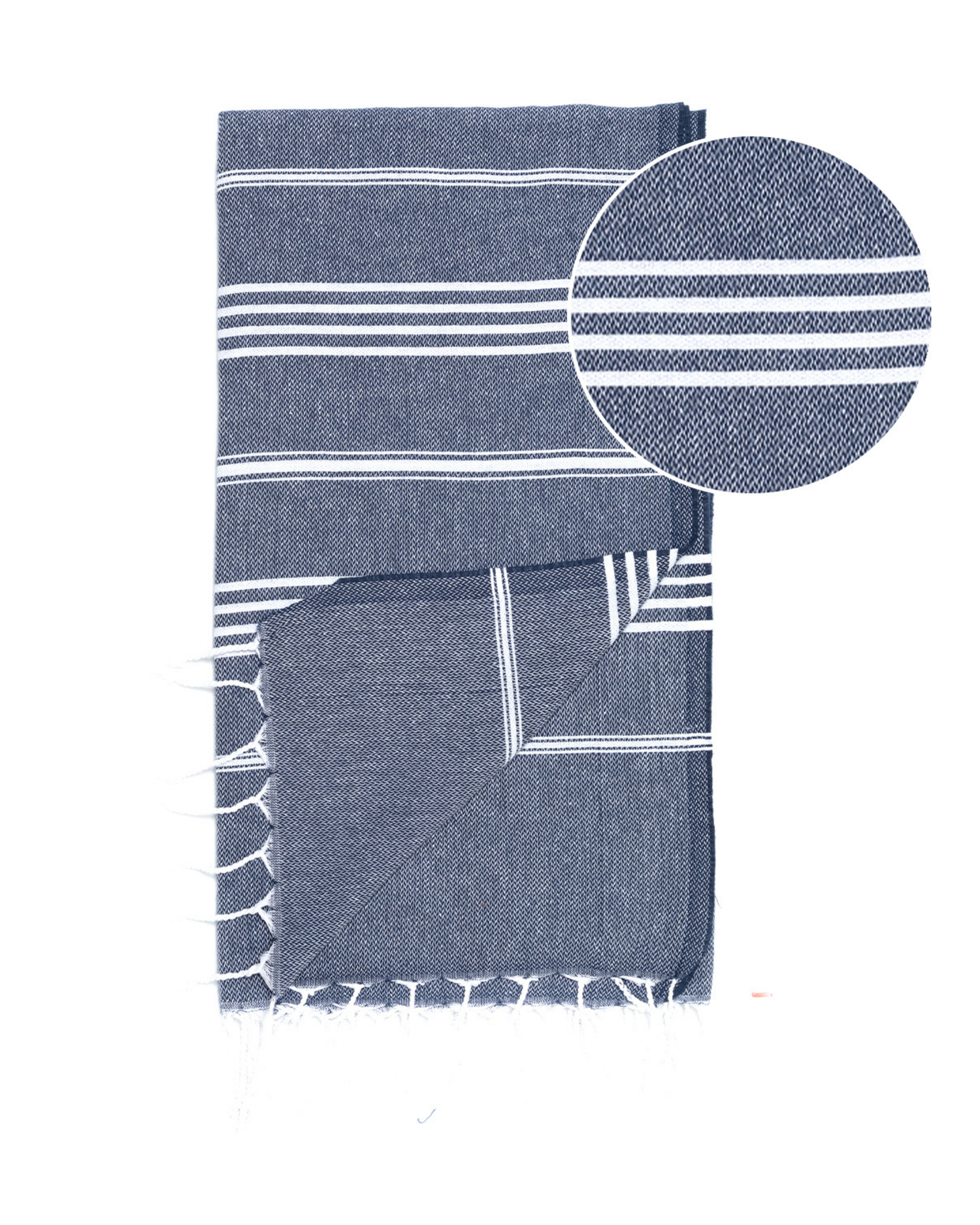 Mörkblå randig hammamstrandhandduk i bomull med fransar och kompakt vävning.