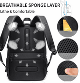 Svart taktisk ryggsäck 50L med andningsbar svampfoder på axelband och ryggstöd i oxfordtyg.