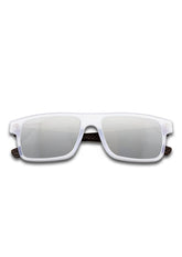 Solglasögon med transparent acetatbåge och spegelglas i silver, fyrkantig design.