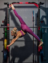 Mörklila mellanhöga leggings i flexibelt, mjukt tyg med snygg passform och stretch för rörelsefrihet.