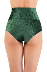 Emeraldgröna sammetsshorts med hög midja och mjukt texturerat tyg.