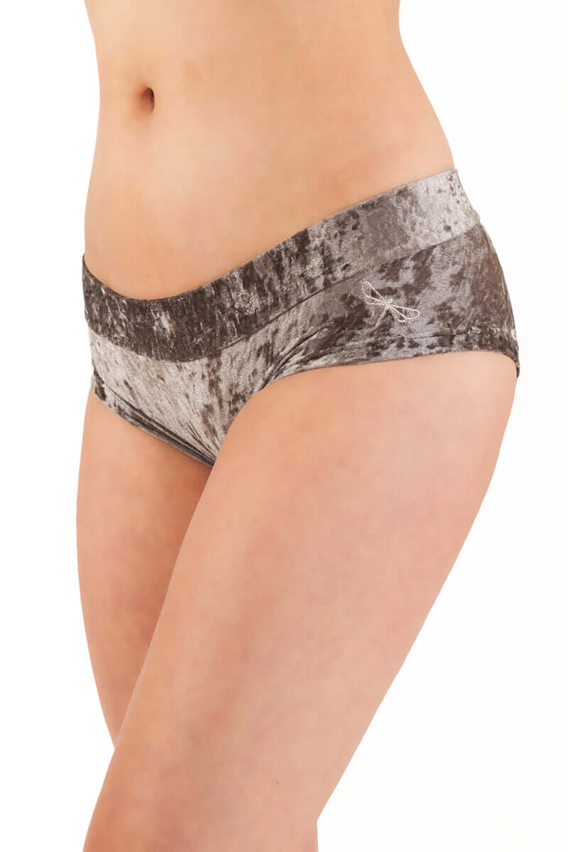 Sammetshorts i stenfärgad sammet med mjuk, lyxig finish och kort modell.