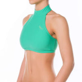 Petrolfärgad halterneck sport-BH med hög krage och sömlös, vadderad design.