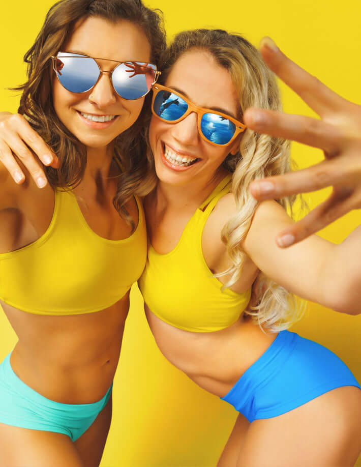 Gul sport-BH med ergonomisk passform och fukttransporterande material, modell XS och S.